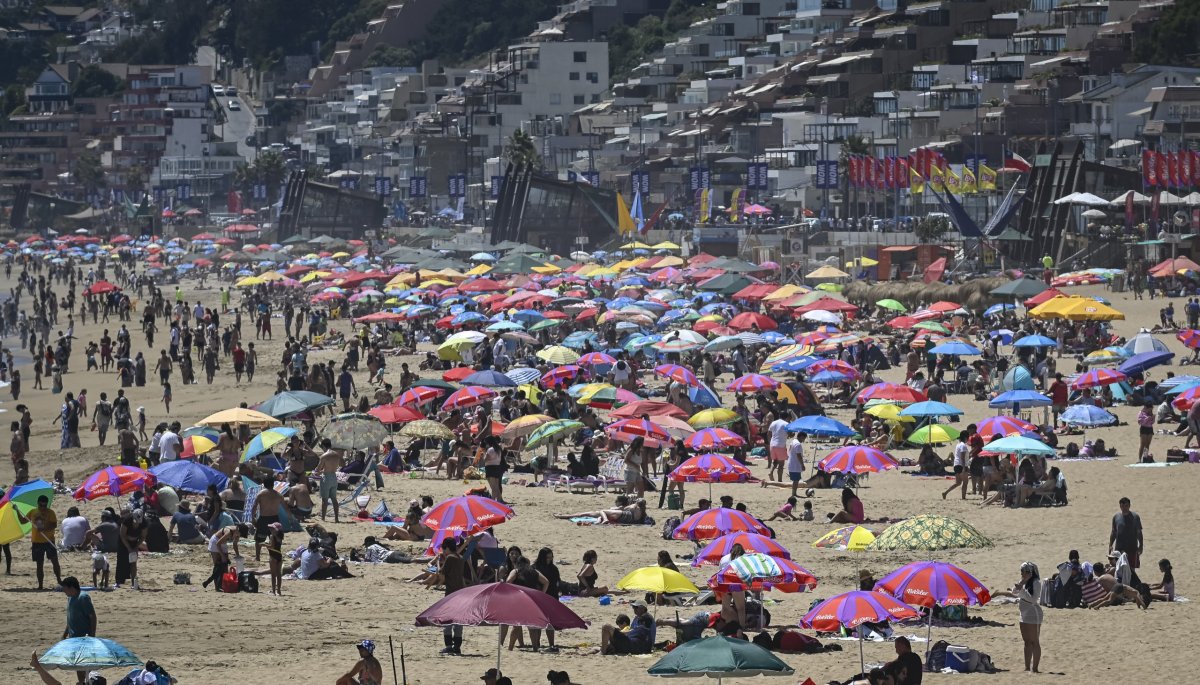 Aumentan las multas por consumo de alcohol en playas, superando ya las del verano de 2024.