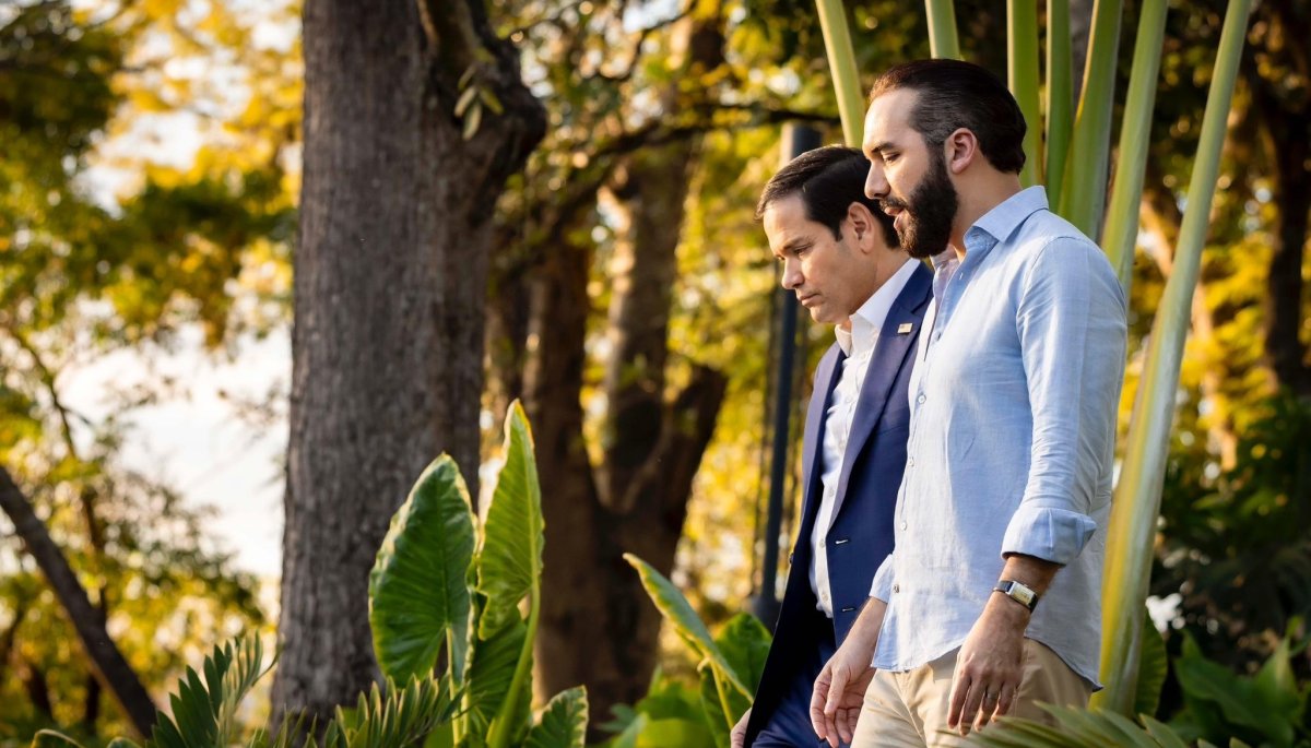 Bukele revela un acuerdo migratorio «sin precedentes» tras su encuentro con el secretario de Estado de EE. UU.