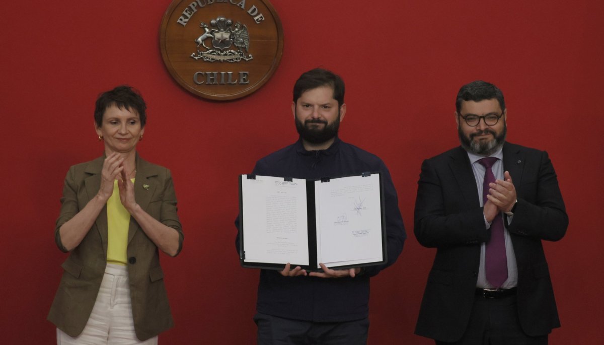 “Chile se mantiene firme ante la delincuencia”: Presidente Boric promulga nueva ley antiterrorista.