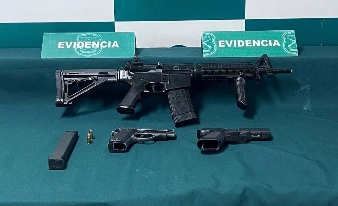 Tres adolescentes son detectados en un vehículo robado por no hacer alto en un ceda el paso en El Bosque.