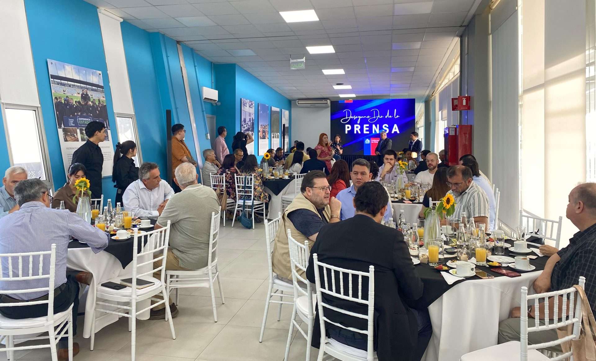 Con desayuno en el estadio El Teniente se conmemoró el “Día de la Prensa”.