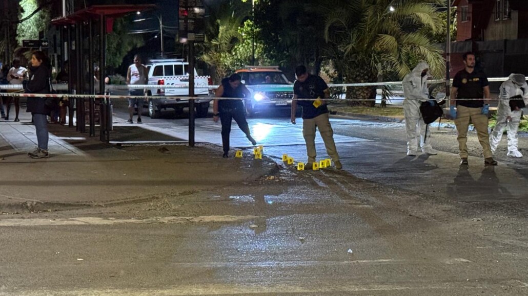 Tres amigos fueron ultimados a balazos mientras se dirigían a una casa en Renca: se realizaron más de 60 disparos.