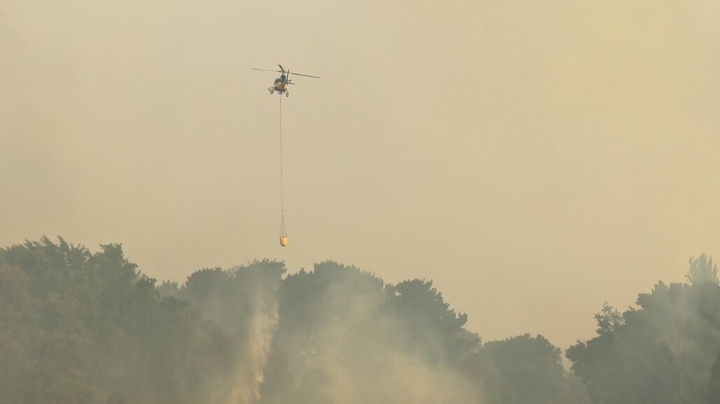 Un incendio forestal mantiene a la comuna de Negrete en alerta roja.