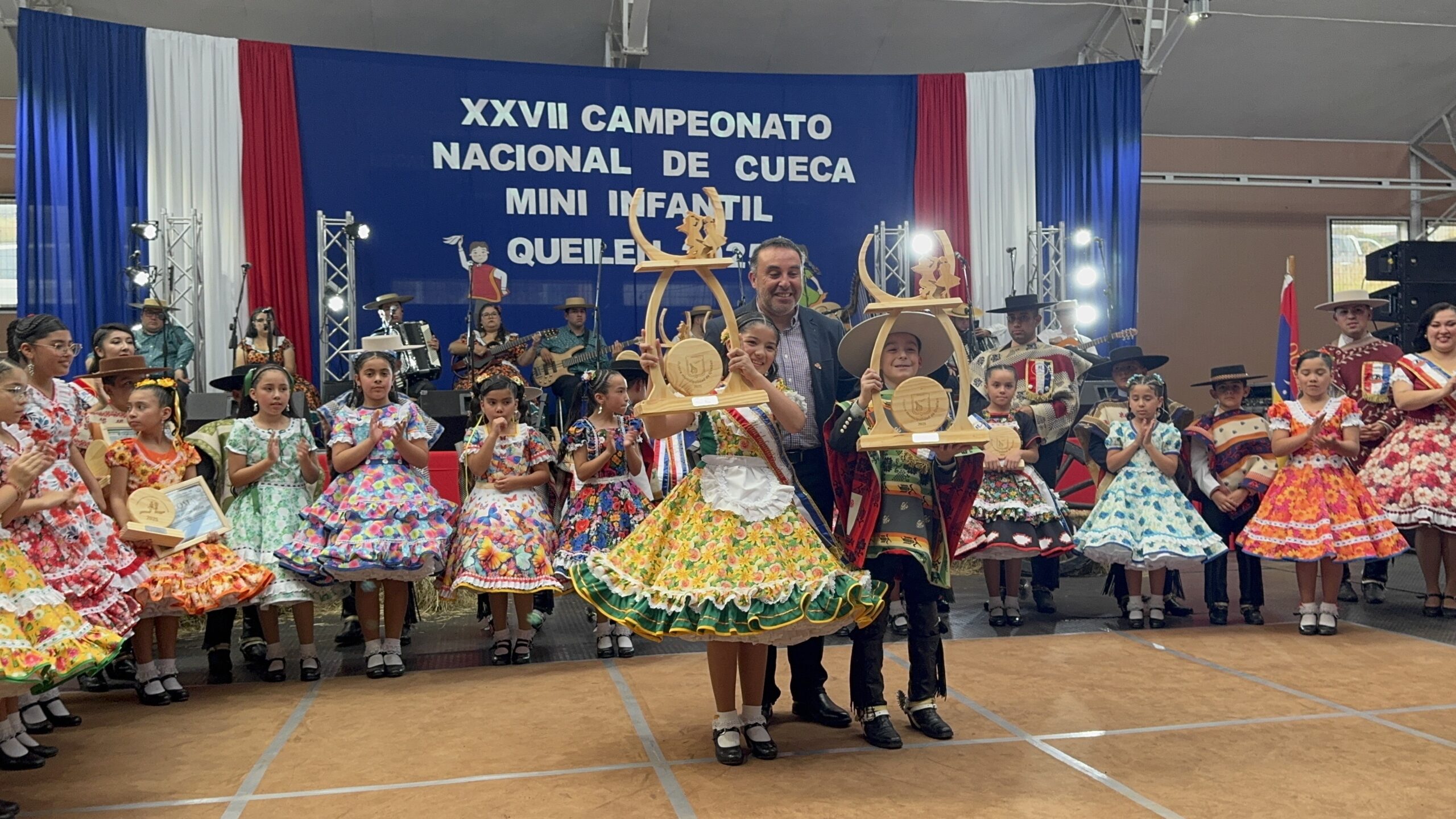 Orgullo talquino: Jóvenes se destacan en campeonato de danza representativa.