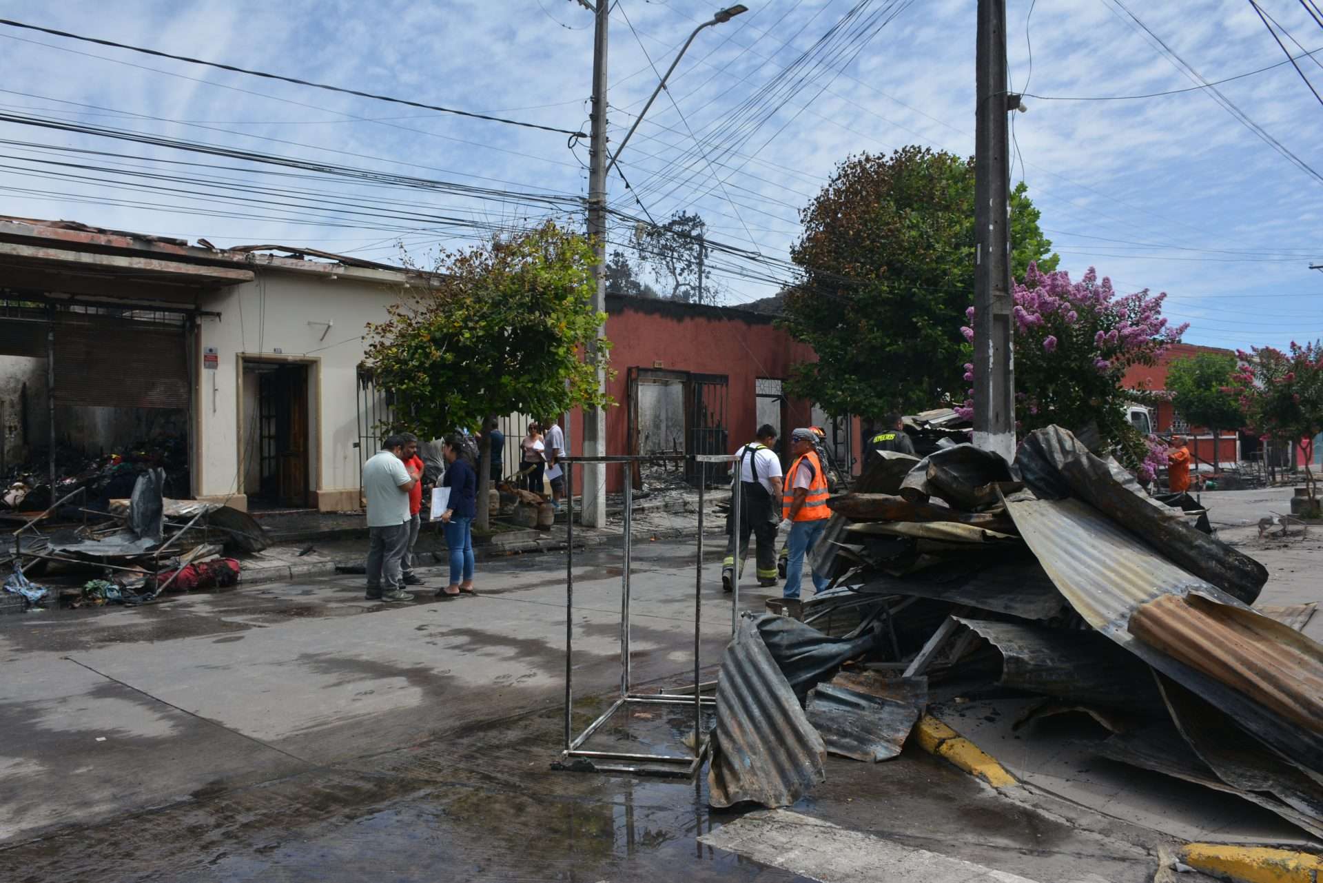 El día posterior al devastador incendio en Peumo
