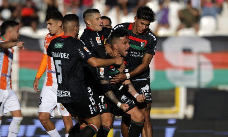 Cobresal perdió frente a Palestino en su debut 2025 en el Campeonato Nacional.