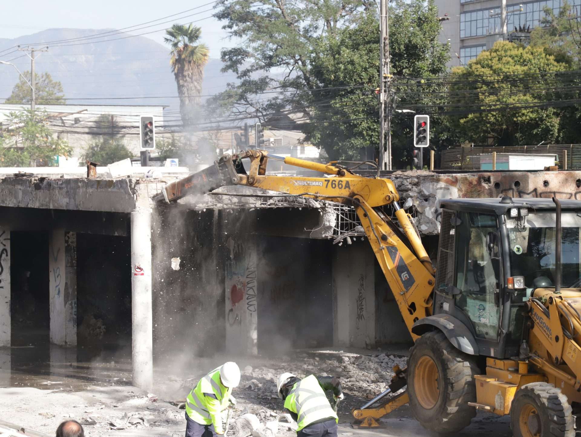 Inicia la demolición de la Plaza Rodeo en Rancagua.