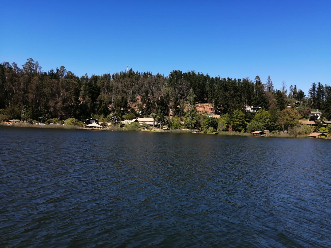 Lago Vichuquén: Acusan restricciones al acceso a las playas públicas.