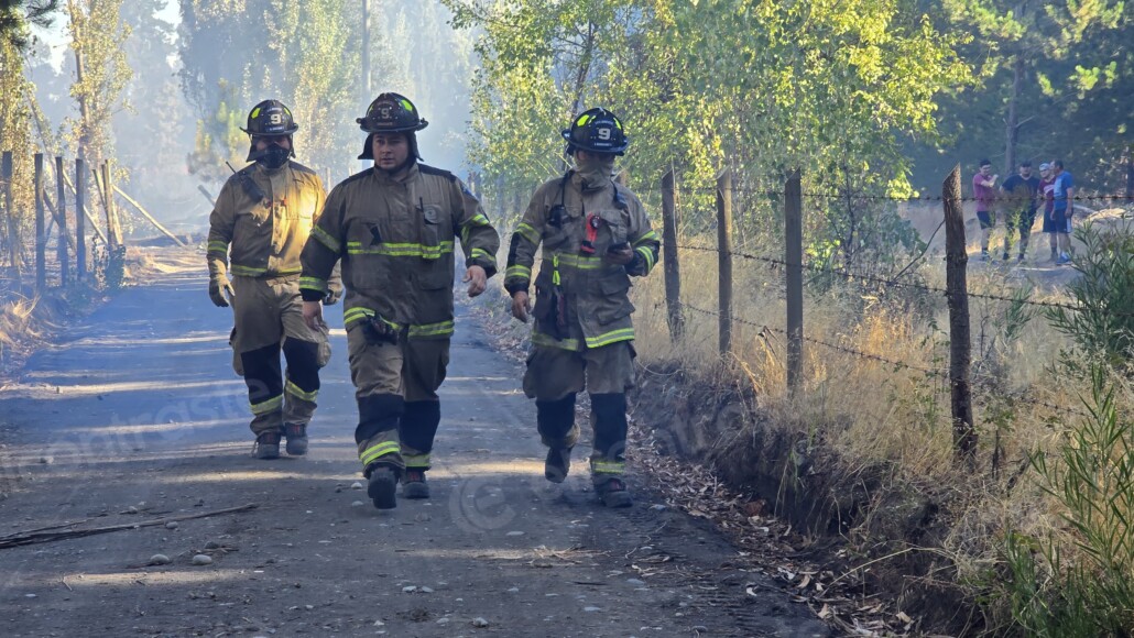 Incendio forestal en Los Ángeles controlado: Se informa sobre una estructura destruida por el fuego.
