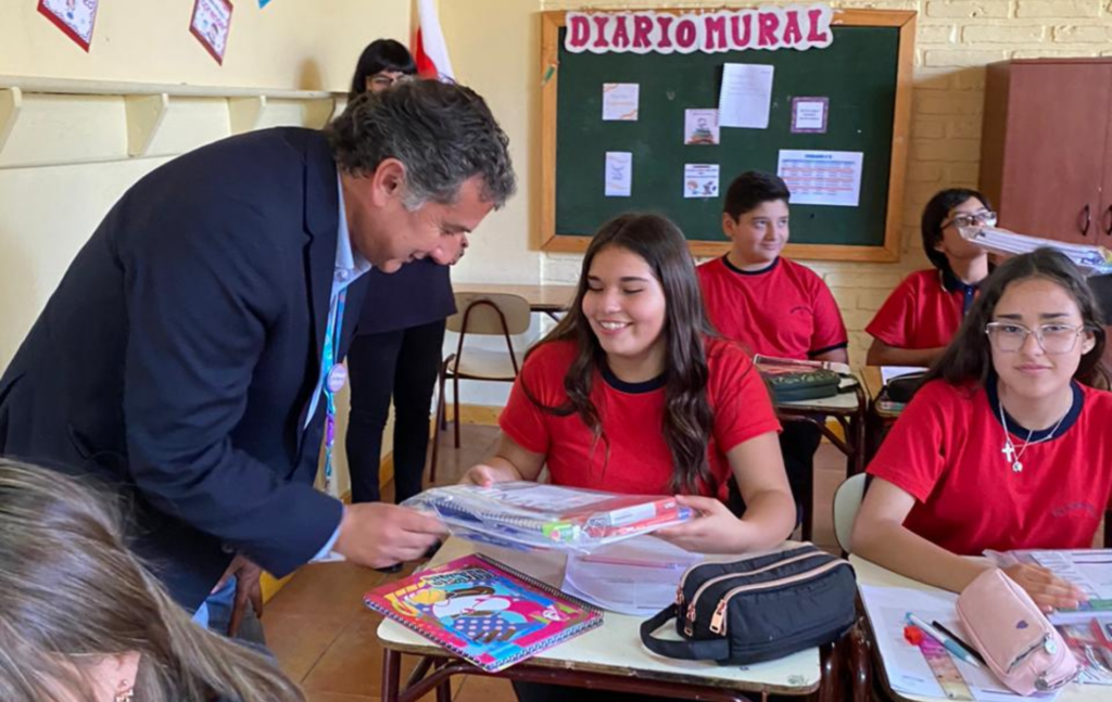 La JUNAEB refuerza la educación mediante operativos oftalmológicos.