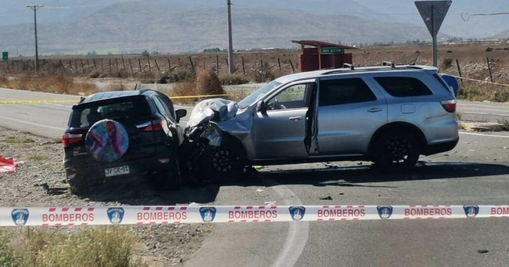 Trágico accidente en Ovalle causa la muerte de dos mujeres y deja a siete personas heridas tras un choque frontal entre vehículos.