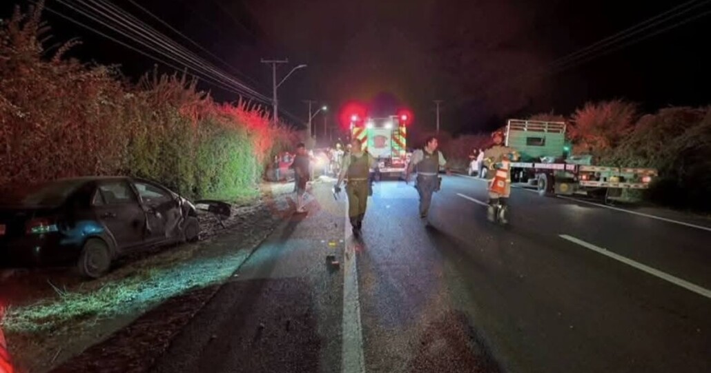 Mujer fallece al ser atropellada por un vehículo que colisionó con otro en el Maule; un menor resultó herido en el accidente.