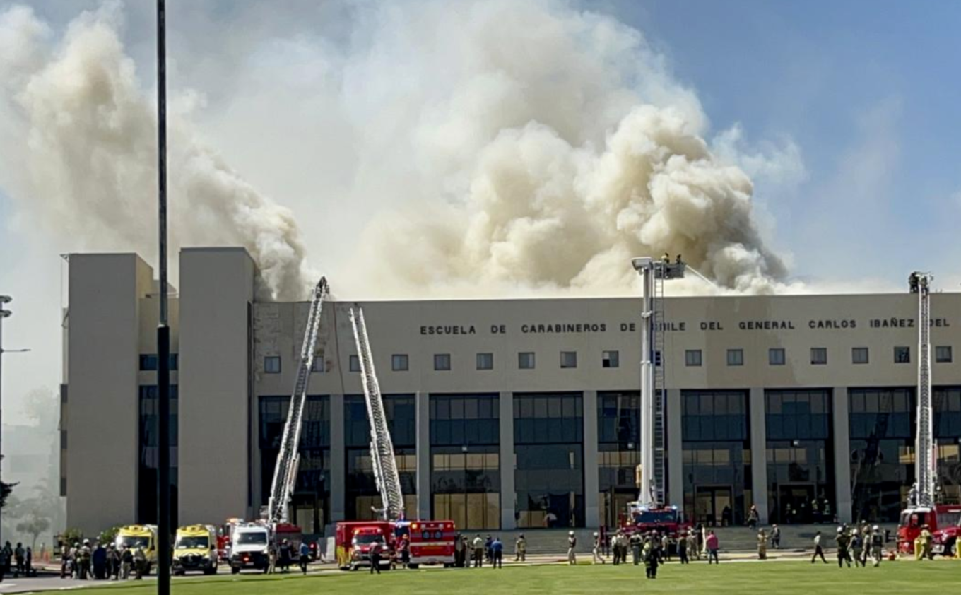 Fuego en la Escuela de Carabineros de Providencia.