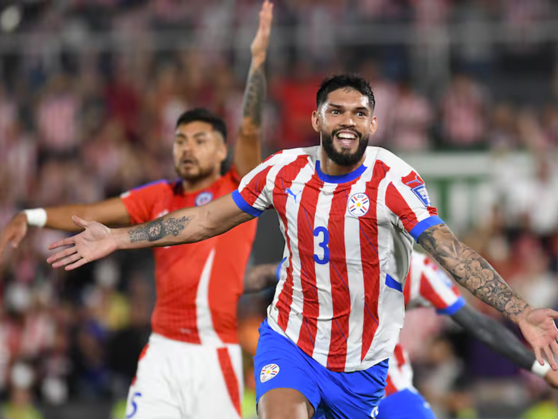 Chile enfrenta dificultades tras su derrota contra Paraguay.