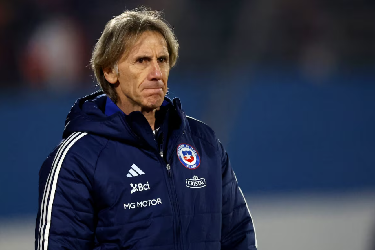 Ricardo Gareca seguirá al frente de La Roja como entrenador.