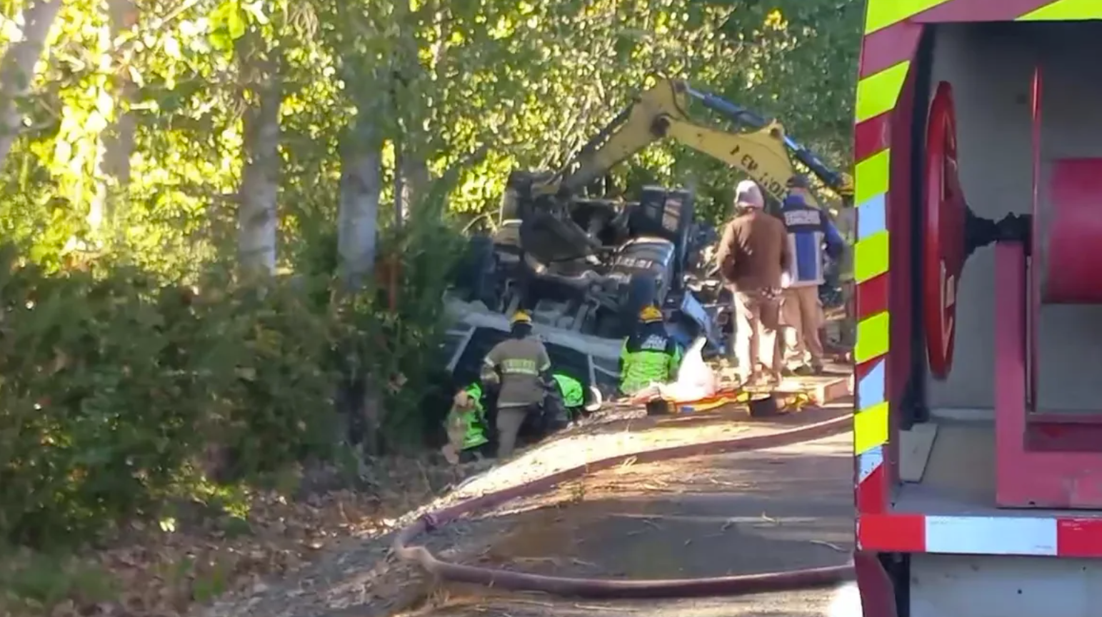 Trágico vuelco de camión causa la muerte de una persona en Villa Alegre.