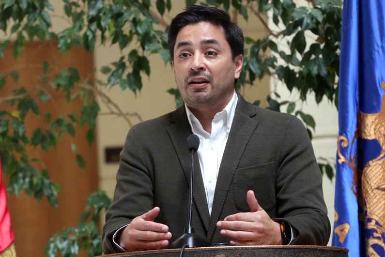 El diputado Carter instó a las autoridades a prevenir el colapso en los hospitales.