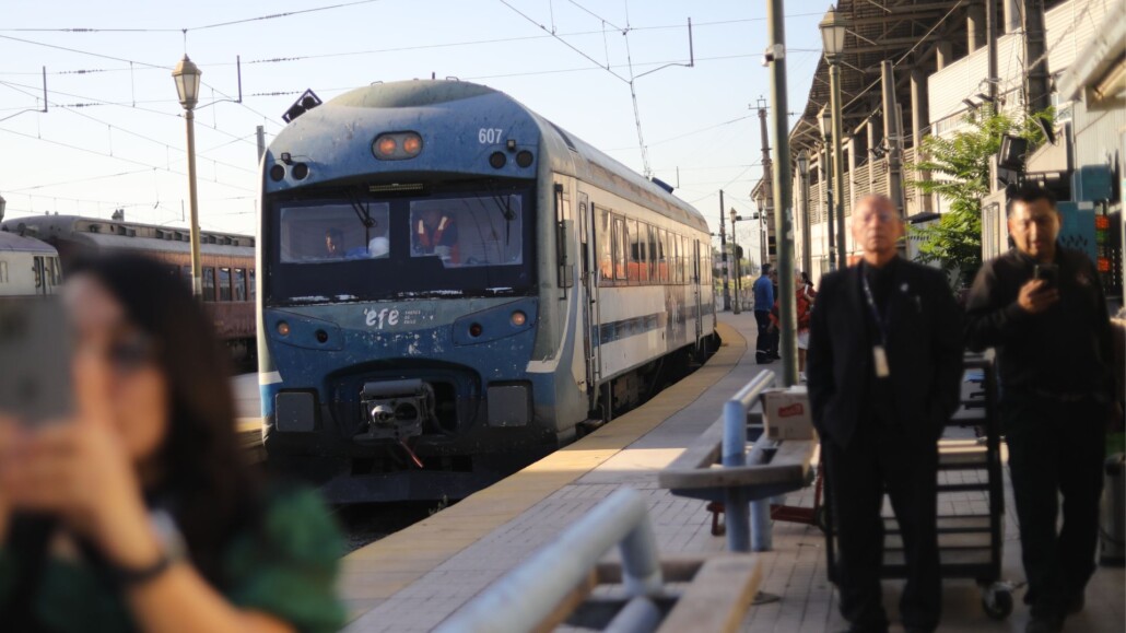 EFE respalda la llegada del tren a Los Ángeles al afirmar: «Ofrecemos certezas».