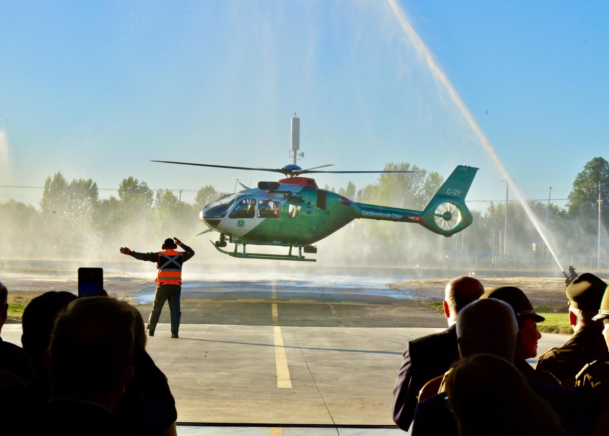 Nuevo helicóptero es entregado a Carabineros de la Región del Maule.