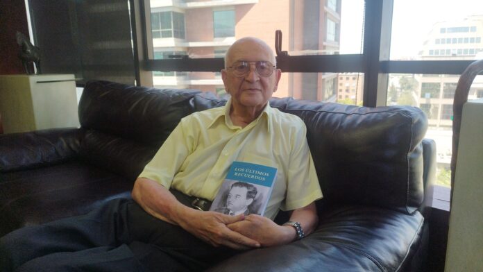 Orlando Sáenz, ex presidente de la SOFOFA, lanza el último volumen de sus memorias.