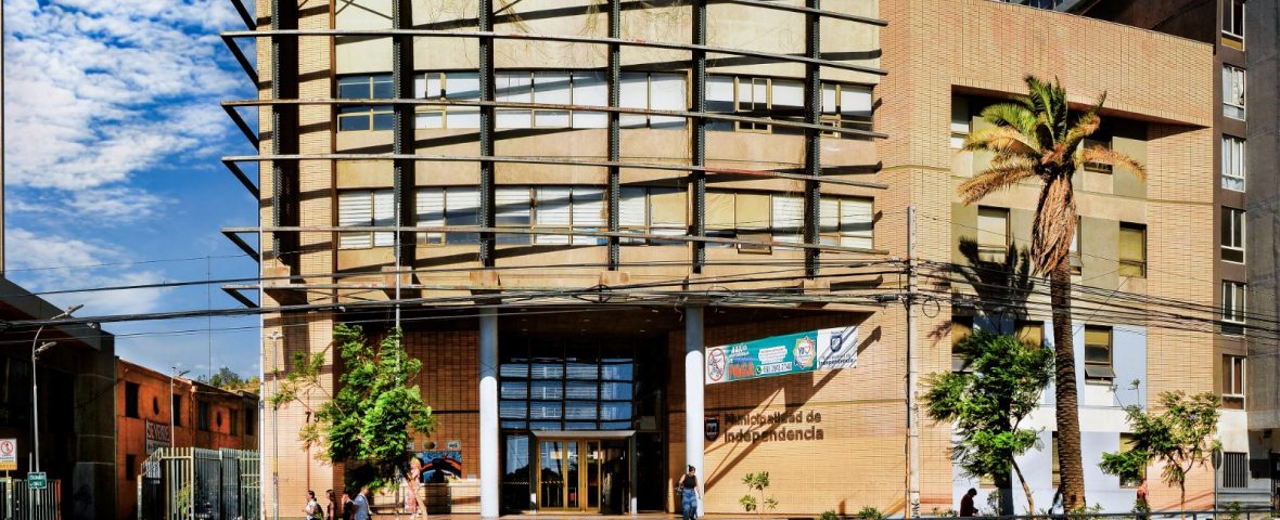 El alcalde Iglesias emprende acciones legales debido a irregularidades.