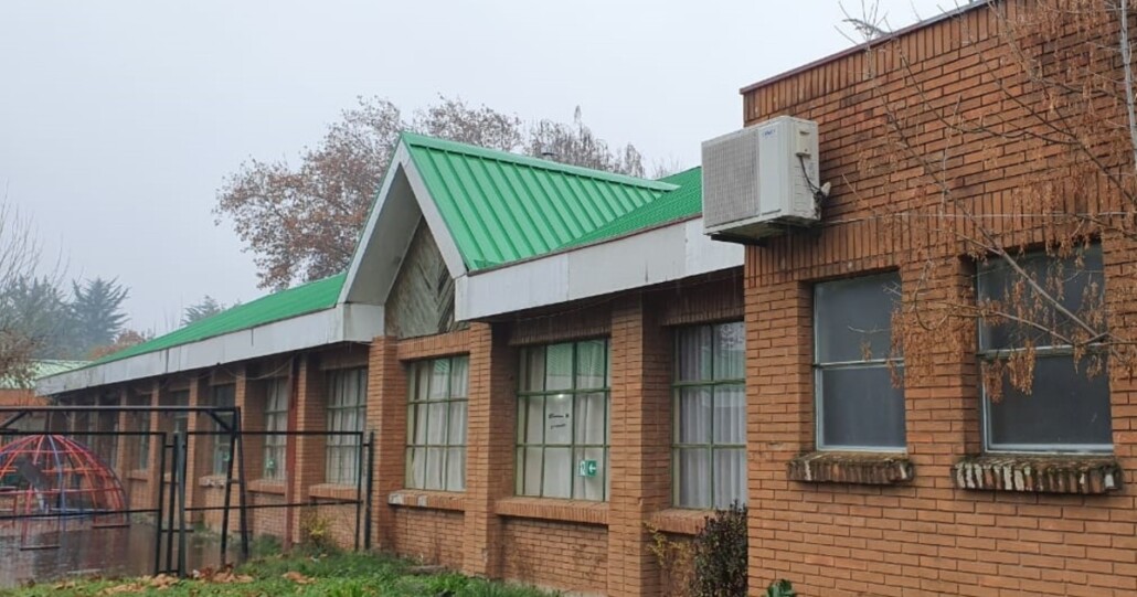 Presentan querella tras el ataque que dejó al director de un liceo en Los Ángeles con la amputación de un dedo.