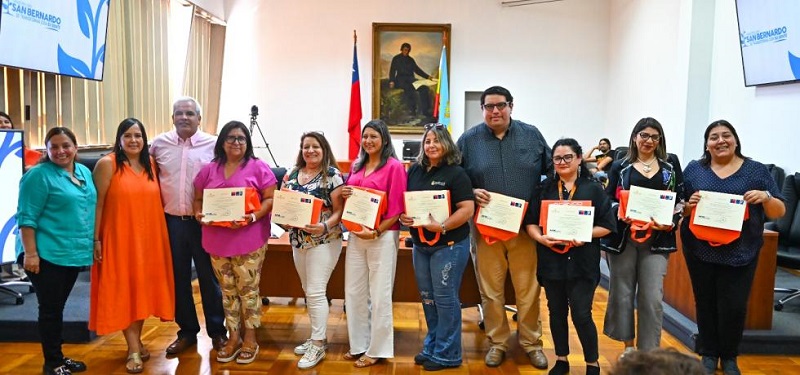 Funcionarios municipales de San Bernardo reciben capacitación en Gestión con Perspectiva de Género.