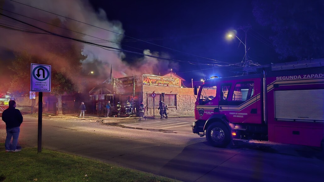 Una vivienda se vio afectada por un incendio en una conocida villa de Los Ángeles.