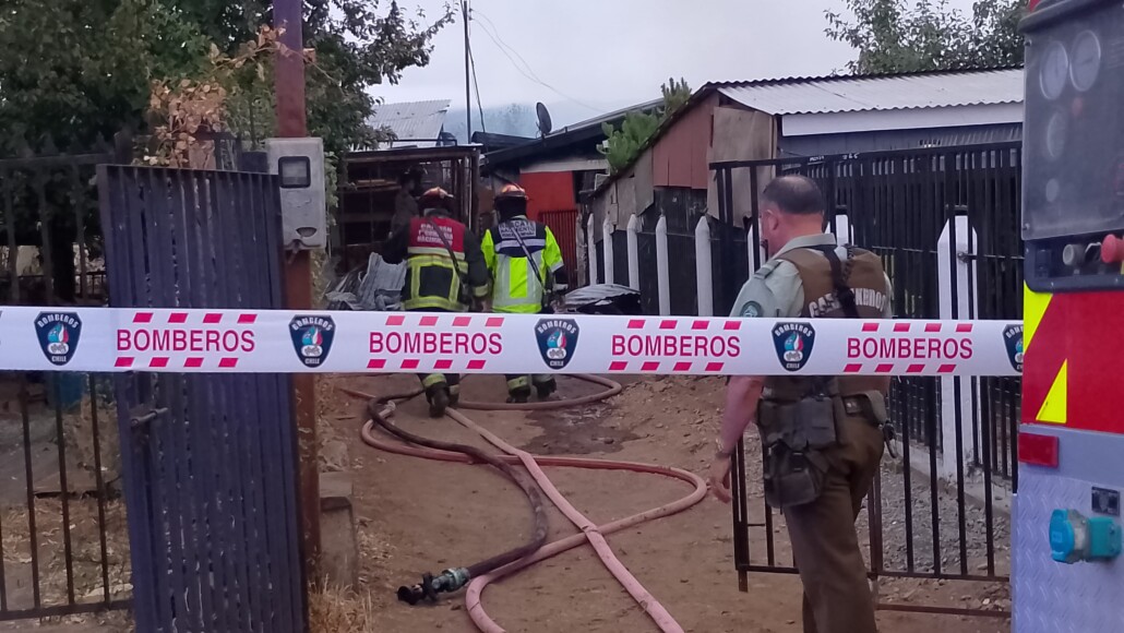 Incendio en viviendas de Nacimiento causa la muerte de dos personas.
