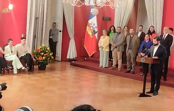 Carolina Tohá renuncia al Ministerio del Interior para postularse a La Moneda.