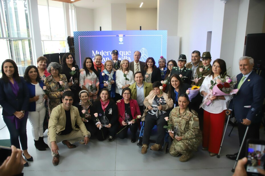 Veintiuna mujeres de Los Ángeles fueron homenajeadas por su contribución social en el marco del «Día Internacional de la Mujer».