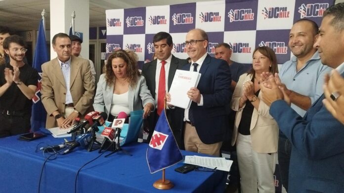 Presidente de DC registra su precandidatura a La Moneda y confirma la realización de primarias independientes.