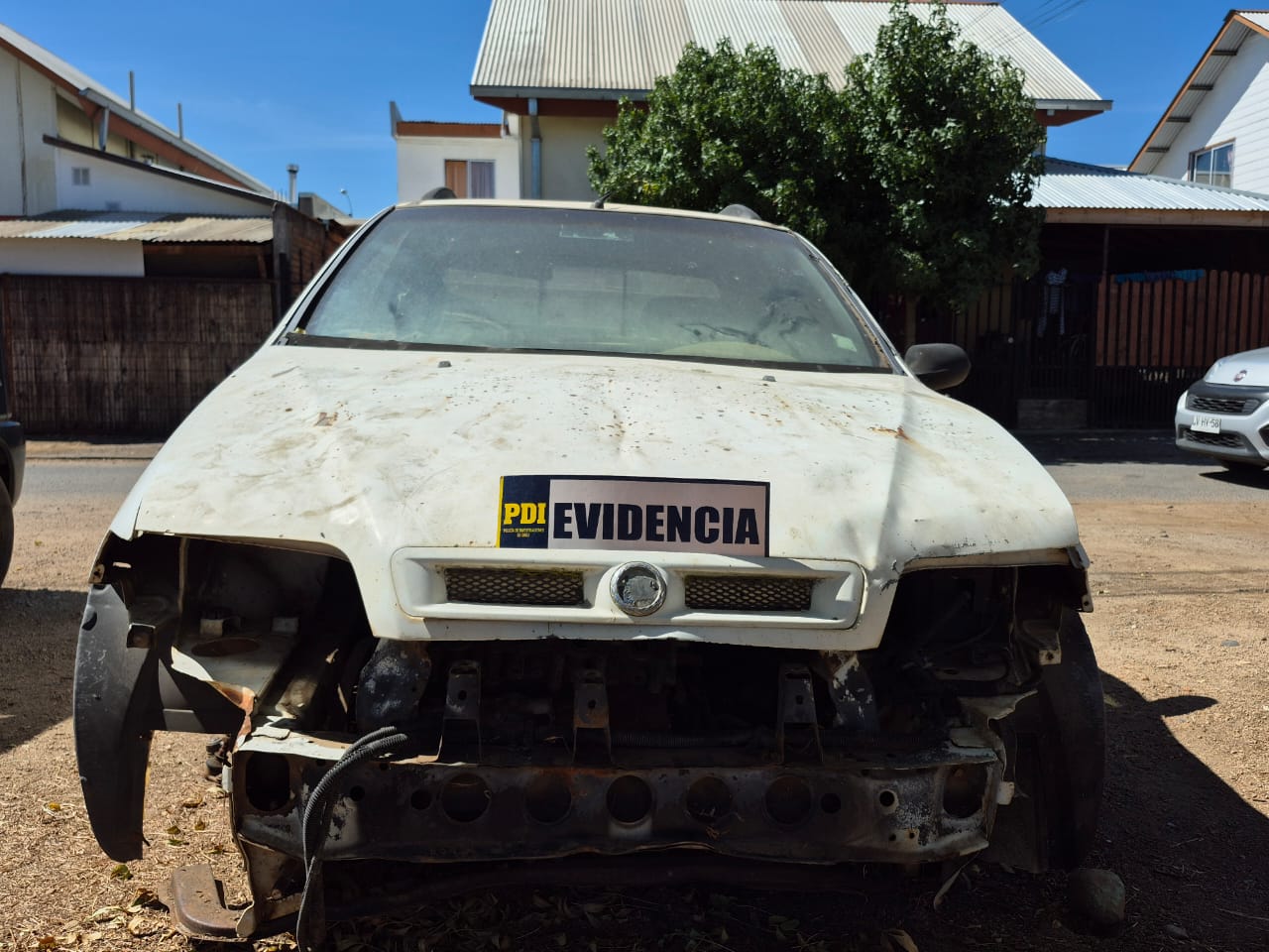 Recuperan camioneta robada en 2014 tras 11 años de desaparición, según la PDI.