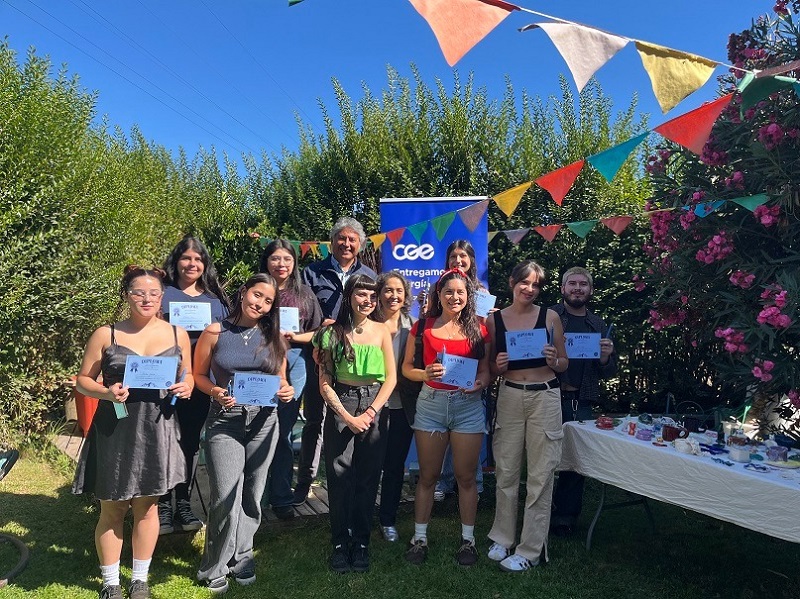 El proyecto piloto «Iluminamos tu talento» apoya un taller de cerámica en Melipilla.