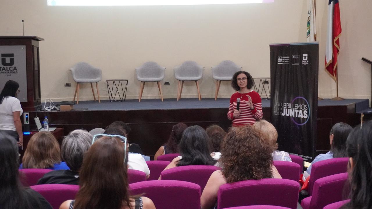 «Brillemos Juntas»: iniciativa apoya a emprendedoras del Maule con formación y capacitaciones.