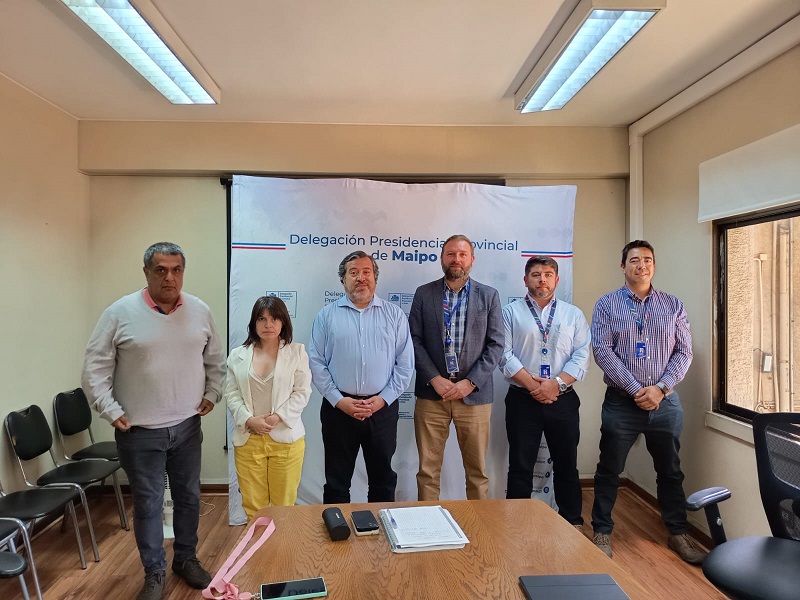 CGE presenta el Plan Invierno 2025 a la DPP de Maipo y al seremi de Agricultura.