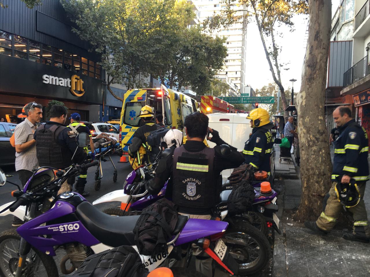 Un empleado se precipitó desde un andamio.
