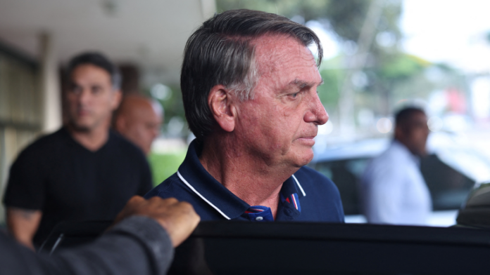 Bolsonaro enfrentará juicio por acusaciones relacionadas con un intento de golpe de Estado en Brasil.