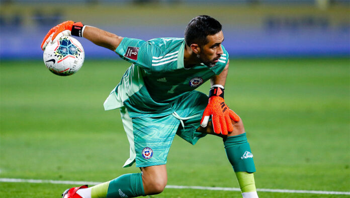 Claudio Bravo comenzará su gira de despedida del fútbol en Punta Arenas.