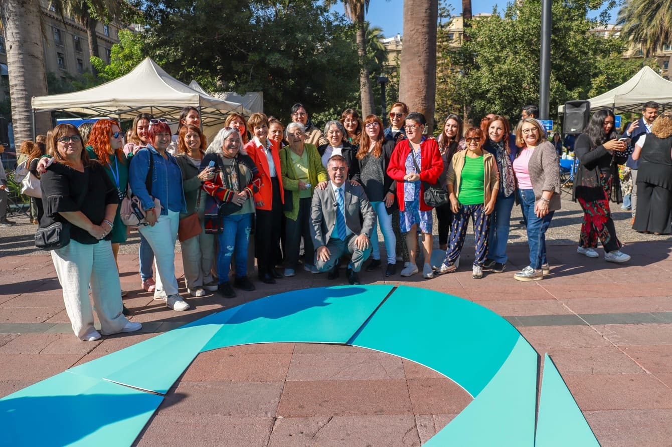 El alcalde Desbordes y la doctora Paula Daza advierten sobre demoras en las prestaciones para el cáncer cérvico uterino.