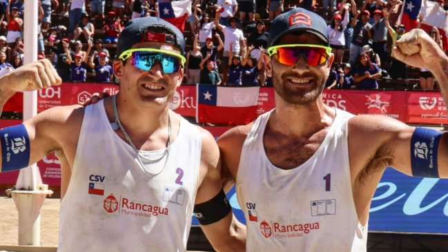 Marco y Esteban Grimalt obtienen medalla de plata en el Campeonato Sudamericano de vóleibol playa.