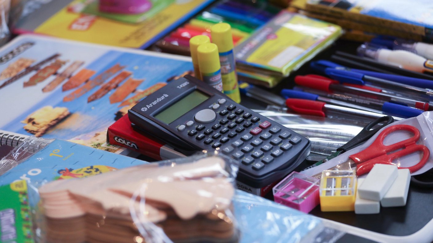 Junaeb alcanza el 60% de distribución de kits escolares en el Maule.