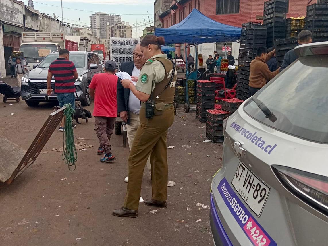 Recoleta intensifica las acciones contra el comercio ilegal.