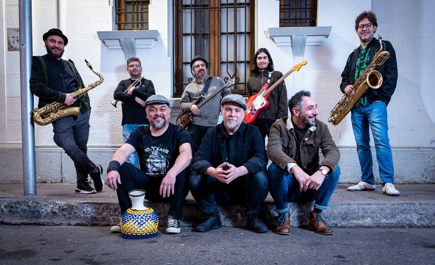 Santo Barrio actuará esta noche en La Batuta y en mayo en el Bar Trotamundos de Quilpué.