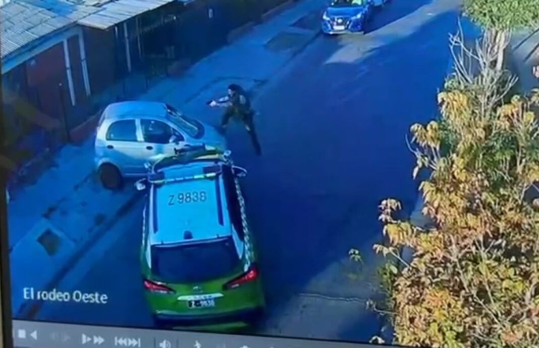 ¡Video exclusivo! Una mujer intenta atropellar a un carabinero y resulta herida por un disparo.