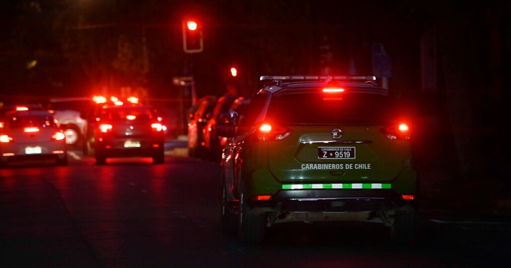 Mujer se encuentra en estado grave tras ser atacada y atropellada por un individuo ebrio en Los Ángeles.