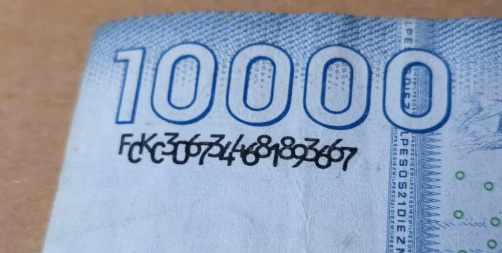 Billete chileno de $10 mil con doble serie podría alcanzar un valor de $250 mil: hay otros en circulación.