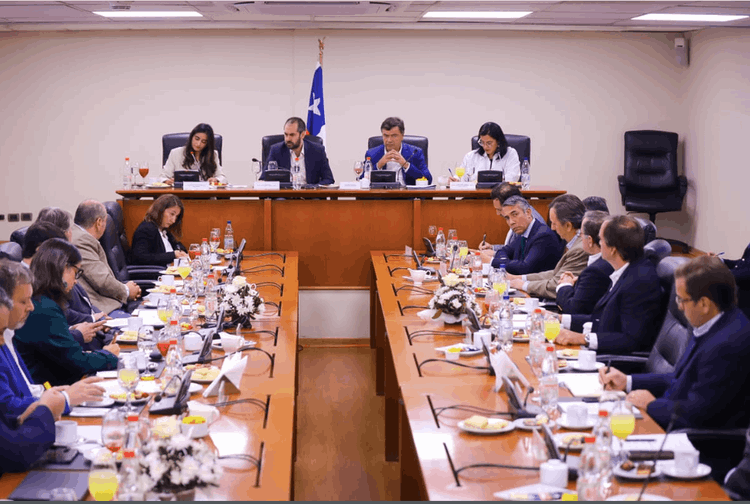 Colaboración entre el sector público y privado ante los aranceles de EE.UU.