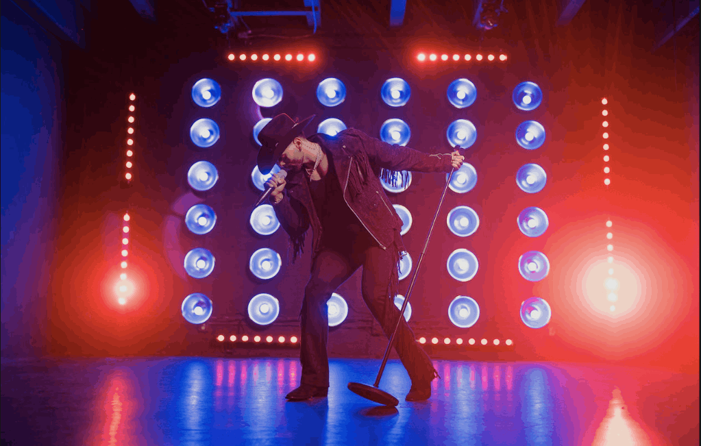 J Salez triunfa en la escena musical con «Por Mala».