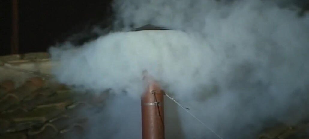 Tras el fallecimiento del Papa Francisco, ¿cómo se selecciona a su sucesor y qué representan el humo negro y blanco?